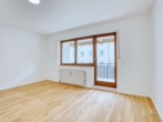 Wohnzimmer - Modernisierte 2-Zimmer-Stadtwohnung mit Westloggia in Landshut-Nikola