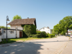 Ansicht auf Garage - Idylle inmitten der Stadt! Verträumtes Häuschen mit großem Garten!
