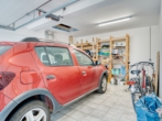 Garage - Ebenerdig modern wohnen: Charmanter 3-Zimmer-Bungalow mit Garten