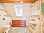 Badezimmer - !! Hier haben Sie Platz !! Großes Einfamilienhaus in Ruhiger Siedlungslage nahe Landshut !!
