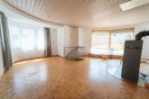Wohnzimmer - *** Freistehendes Einfamilienhaus inkl. zweiter Wohneinheit in begehrter Lage von Dingolfing ***