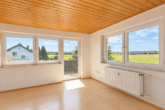Wohnzimmer - OG - !!! Vielseitiges Zweifamilienhaus auf großzügigem Eckgrundstück mit Blick ins Grüne !!!