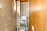 Gäste-WC - *** Sanierungsbedürftiges Einfamilienhaus in zentraler Lage ***