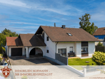 *** Generationenwohnen mit großem Garten in bester Lage ***, 94428 Eichendorf, Einfamilienhaus