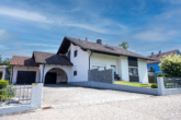 Straßenansicht - *** Generationenwohnen mit großem Garten in bester Lage ***