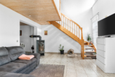 Wohnzimmer - **Familienfreundliche Doppelhaushälfte mit Gartenidylle und Garage nahe dem Zentrum von Dingolfing**