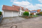 Garage - **Familienfreundliche Doppelhaushälfte mit Gartenidylle und Garage nahe dem Zentrum von Dingolfing**