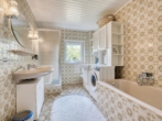 Badezimmer EG - *** Freistehendes Einfamilienhaus inkl. zweiter Bebauungsmöglichkeit ***