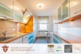 Titelbild - Modern renovierte 2 -Zimmer-Wohnung mit Südbalkon, moderner Einbauküche und Tiefgarage !!!