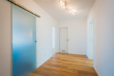 Flur - Modern renovierte 2 -Zimmer-Wohnung mit Südbalkon, moderner Einbauküche und Tiefgarage !!!
