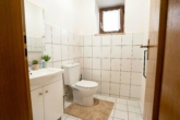 Gäste WC EG - *** Stadthaus mit 3 vermieteten Wohnungen in Reisbach ***