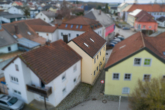 Drohne Seite - *** Stadthaus mit 3 vermieteten Wohnungen in Reisbach ***