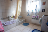 Badezimmer OG - *** Stadthaus mit 3 vermieteten Wohnungen in Reisbach ***