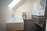 Badezimmer - ** Helle und neuwertige Doppelhaushälfte mit moderner Technik in Straubing **