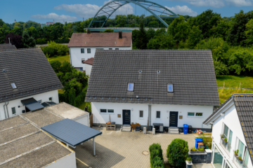 + Moderne und helle Doppelhaushälfte mit innovativer Technik in Straubing +, 94315 Straubing, Doppelhaushälfte