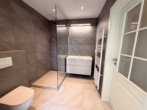 Badezimmer - Charmante 2-Zimmer-Wohnung mit Wintergarten, großem Garten & Garage in gehobener Lage Landshuts!