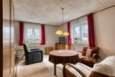 Wohnzimmer WE1 - ***Großzügiges Mehrfamilienhaus mit 3 Wohneinheiten, PV- Anlage, Garagen & Werkstatt***