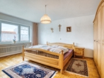 Schlafzimmer WE1 - ***Großzügiges Mehrfamilienhaus mit 3 Wohneinheiten, PV- Anlage, Garagen & Werkstatt***