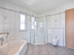 Badezimmer - Raum für Ideen, Platz für die ganze Familie - Ihr neues Zuhause in Straubing wartet auf Sie !