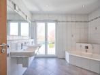 Badezimmer - Raum für Ideen, Platz für die ganze Familie - Ihr neues Zuhause in Straubing wartet auf Sie !