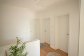Flur OG (Musterhaus) - DHH " Fichte" Moderne Effizienz, gefördert und zukunftssicher. Heute noch Termin vereinbaren !!!