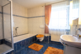 Badezimmer - *** Modernisiertes Reihenmittelhaus in Traumwohnlage am Brunnerfeld ***