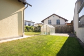 Garten mit Gewächshaus - !! MVV-Anschluss + Gepflegtes Einfamilienhaus = PERFEKT !!