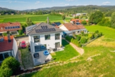 Außenansicht - + Neuwertig. Modern. Großzügig. Ruhig. Ein Haus für die ganze Familie! +