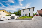 Außenansicht - + Neuwertig. Modern. Großzügig. Ruhig. Ein Haus für die ganze Familie! +