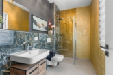 Badezimmer - + Neuwertig. Modern. Großzügig. Ruhig. Ein Haus für die ganze Familie! +