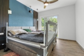 Schlafzimmer - + Neuwertig. Modern. Großzügig. Ruhig. Ein Haus für die ganze Familie! +