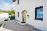 Außenansicht - + Neuwertig. Modern. Großzügig. Ruhig. Ein Haus für die ganze Familie! +