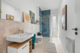Badezimmer - + Neuwertig. Modern. Großzügig. Ruhig. Ein Haus für die ganze Familie! +