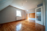 Schlafzimmer OG - *** Sanierungsbedürftiges Einfamilienhaus in zentraler Lage ***