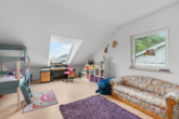 Kinderzimmer - ***Renovierte 4-Zimmer-Wohnung mit Balkon und Blick ins Grüne - stadtnah in Bruckberg***