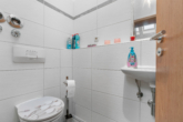 Gäste WC - ***Renovierte 4-Zimmer-Wohnung mit Balkon und Blick ins Grüne - stadtnah in Bruckberg***