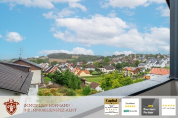 ***Provisionsfrei! Renovierte 4-Zimmer-Wohnung mit Balkon, Garage und Blick ins Grüne***, 84079 Bruckberg, Etagenwohnung