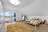 Schlafzimmer - ***Renovierte 4-Zimmer-Wohnung mit Balkon und Blick ins Grüne - stadtnah in Bruckberg***