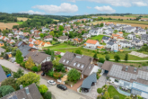 Luftbild - ***Renovierte 4-Zimmer-Wohnung mit Balkon und Blick ins Grüne - stadtnah in Bruckberg***