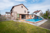 Gartenansicht - *** Sanierungsbedürftiges Einfamilienhaus mit Pool und Wintergarten ***