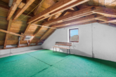 Dachboden (ausbaufähig) - *** Sanierungsbedürftiges Einfamilienhaus mit Pool und Wintergarten ***