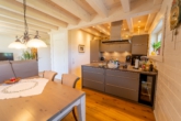 Küche mit Esszimmer - Modernes Naturhaus bei Landshut - neuwertig, energieeffizient & hochwertig ausgestattet !!!
