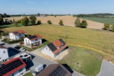 Außenansicht mit tollem Ausblick - Modernes Naturhaus bei Landshut - neuwertig, energieeffizient & hochwertig ausgestattet !!!