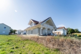 Außenansicht - Modernes Naturhaus bei Landshut - neuwertig, energieeffizient & hochwertig ausgestattet !!!