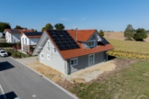 Außenansicht Luftaufnahme - Modernes Naturhaus bei Landshut - neuwertig, energieeffizient & hochwertig ausgestattet !!!