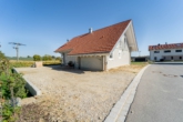 Außenansicht - Modernes Naturhaus bei Landshut - neuwertig, energieeffizient & hochwertig ausgestattet !!!