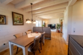 Wohn- und Esszimmer - Modernes Naturhaus bei Landshut - neuwertig, energieeffizient & hochwertig ausgestattet !!!