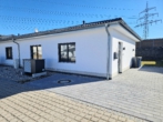 Außenansicht - Sofort bezugsfrei! - KfW 40 Bungalow - Doppelhaushälfte