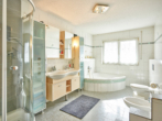 Badezimmer - !! Wunderschönes Einfamilienhaus mit Einliegerwohnung in Ruhiger Siedlungslage nahe Landshut !!