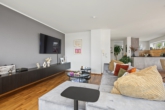 Wohnzimmer - Neuwertiges Einfamilienhaus in attraktiver Lage – hell, modern & großzügig!